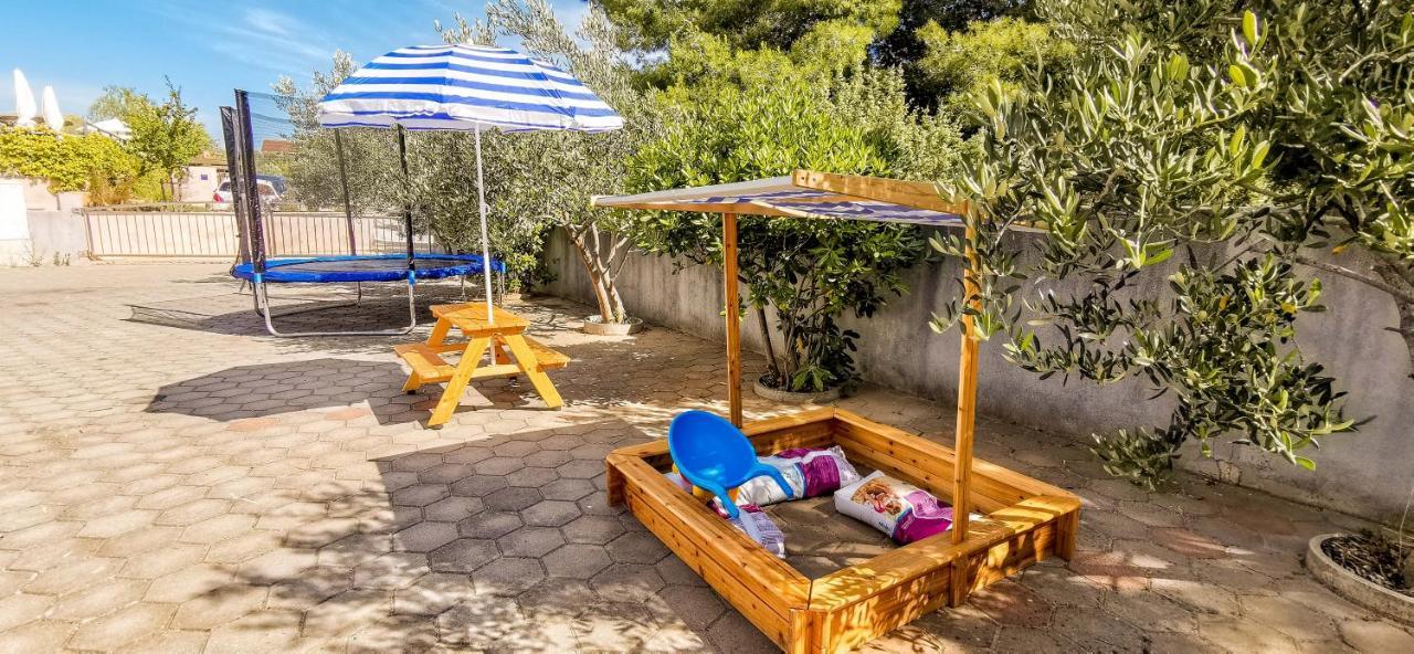 Nono Jure , Private Pool & Sauna Milna  Bagian luar foto