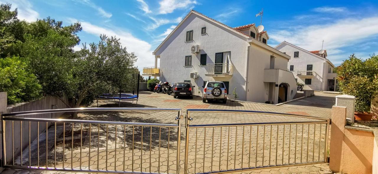 Nono Jure , Private Pool & Sauna Milna  Bagian luar foto