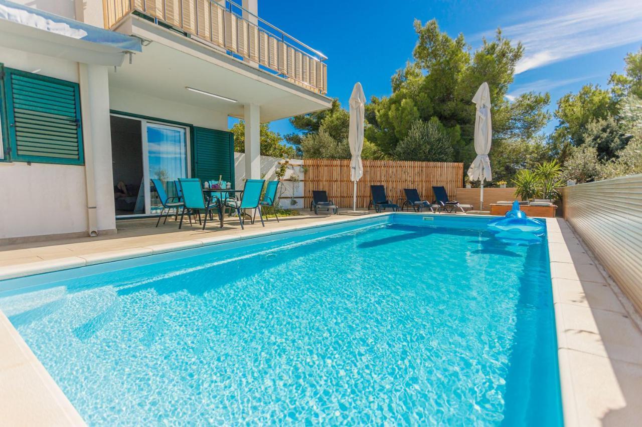 Nono Jure , Private Pool & Sauna Milna  Bagian luar foto
