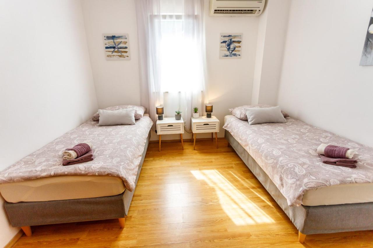 Nono Jure , Private Pool & Sauna Milna  Bagian luar foto