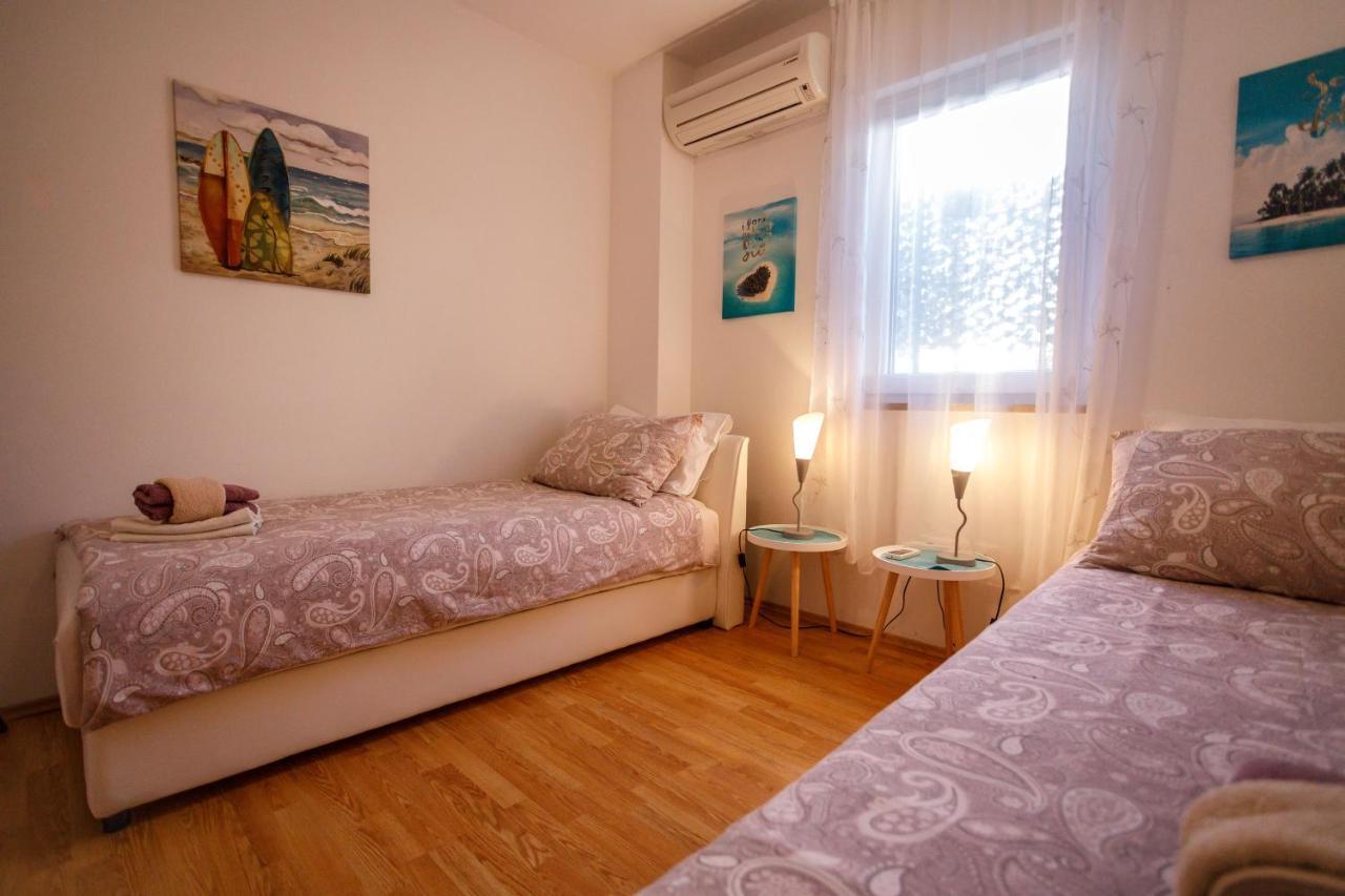 Nono Jure , Private Pool & Sauna Milna  Bagian luar foto