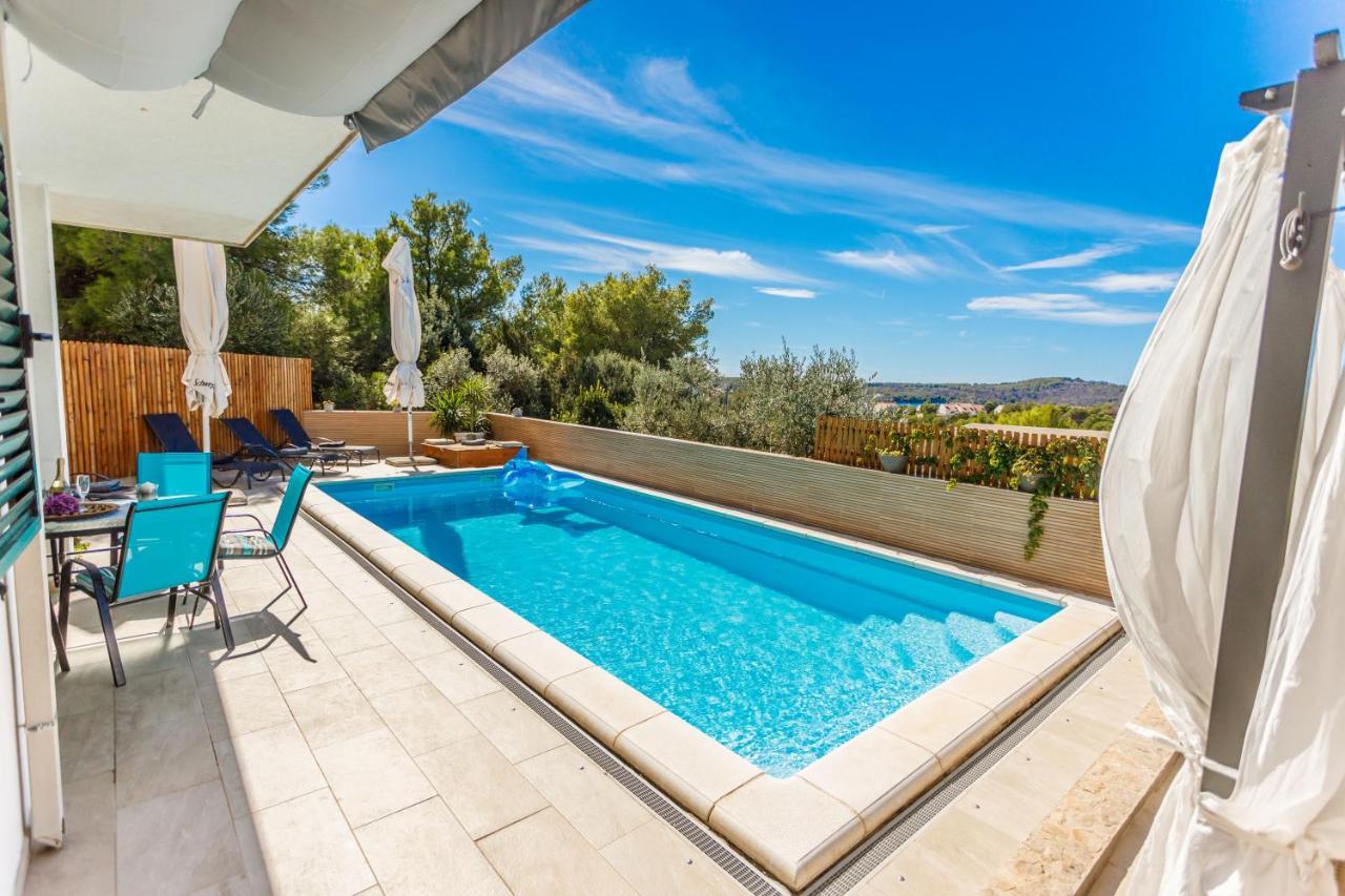 Nono Jure , Private Pool & Sauna Milna  Bagian luar foto