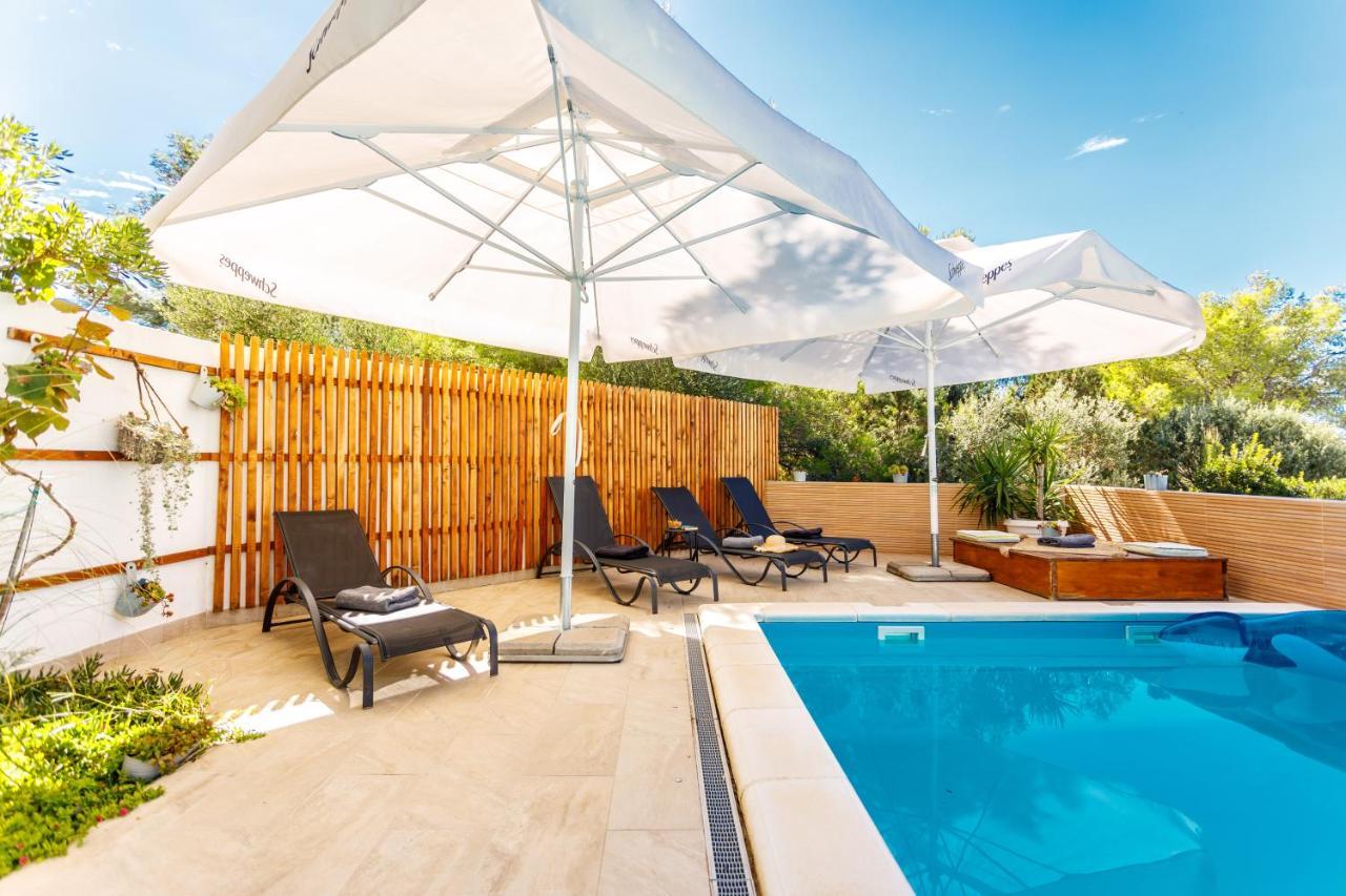 Nono Jure , Private Pool & Sauna Milna  Bagian luar foto